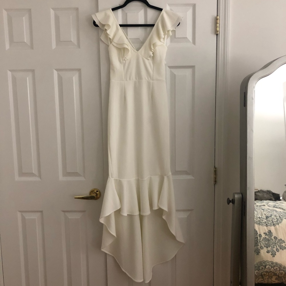 Stunning white hi-low dress!